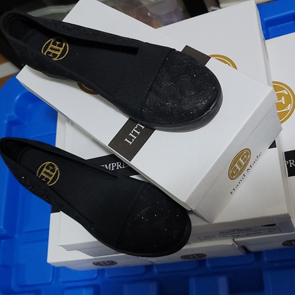 Little Empress Shoes black and sparkly with beautiful designs non slip soul NWT - Picture 3 of 5